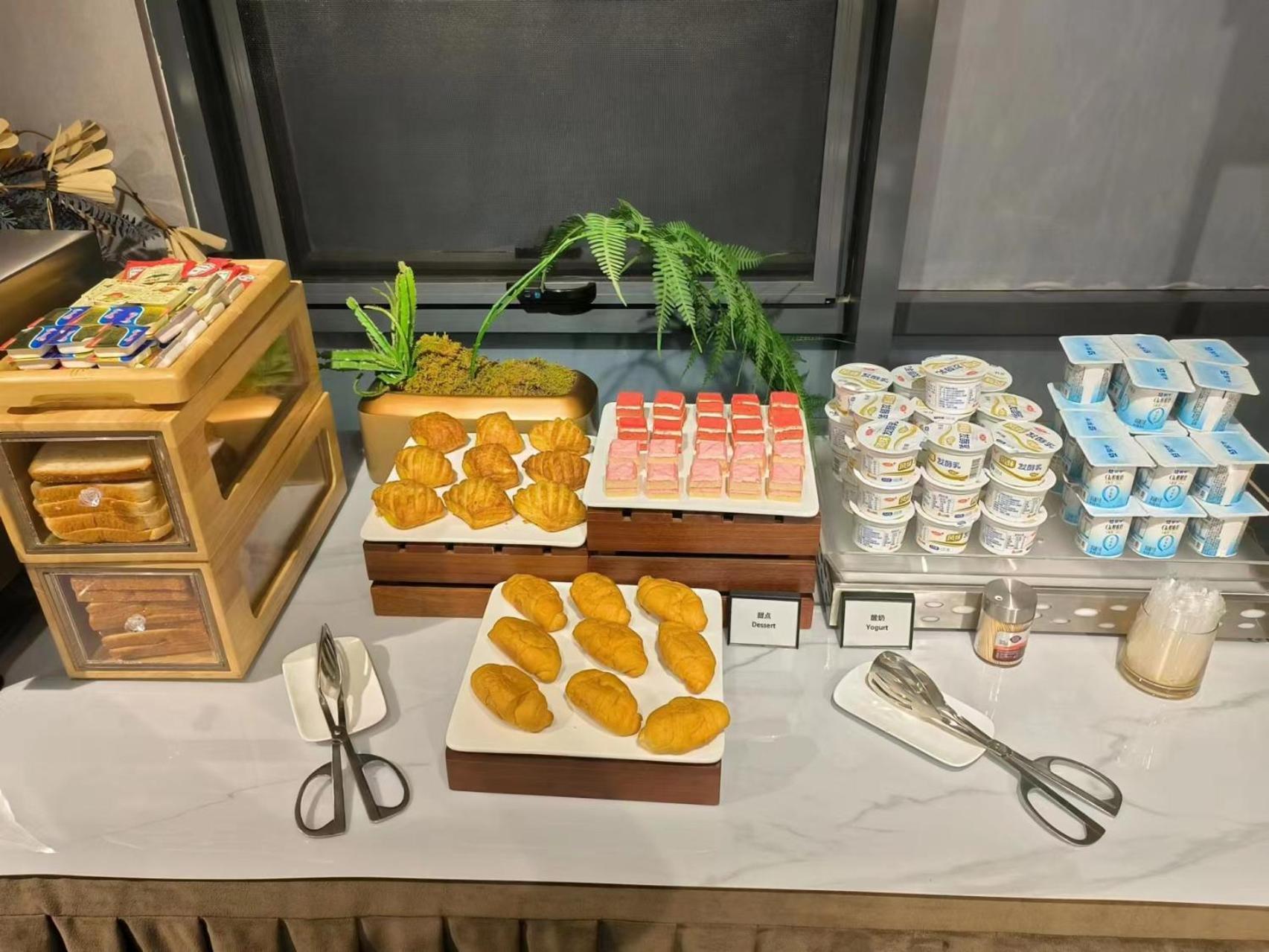 Nost Algia S Hotel Near Beijing Cbd - Cctv, China Zun, Skp And Sanlitun, Tian'Anmen Square, Forbidden City, Free Daily Necessities, Free Night Snack, Free Laundry, English Communication Well, Free Travel Advice , Free Gymnastic, Zewnętrze zdjęcie