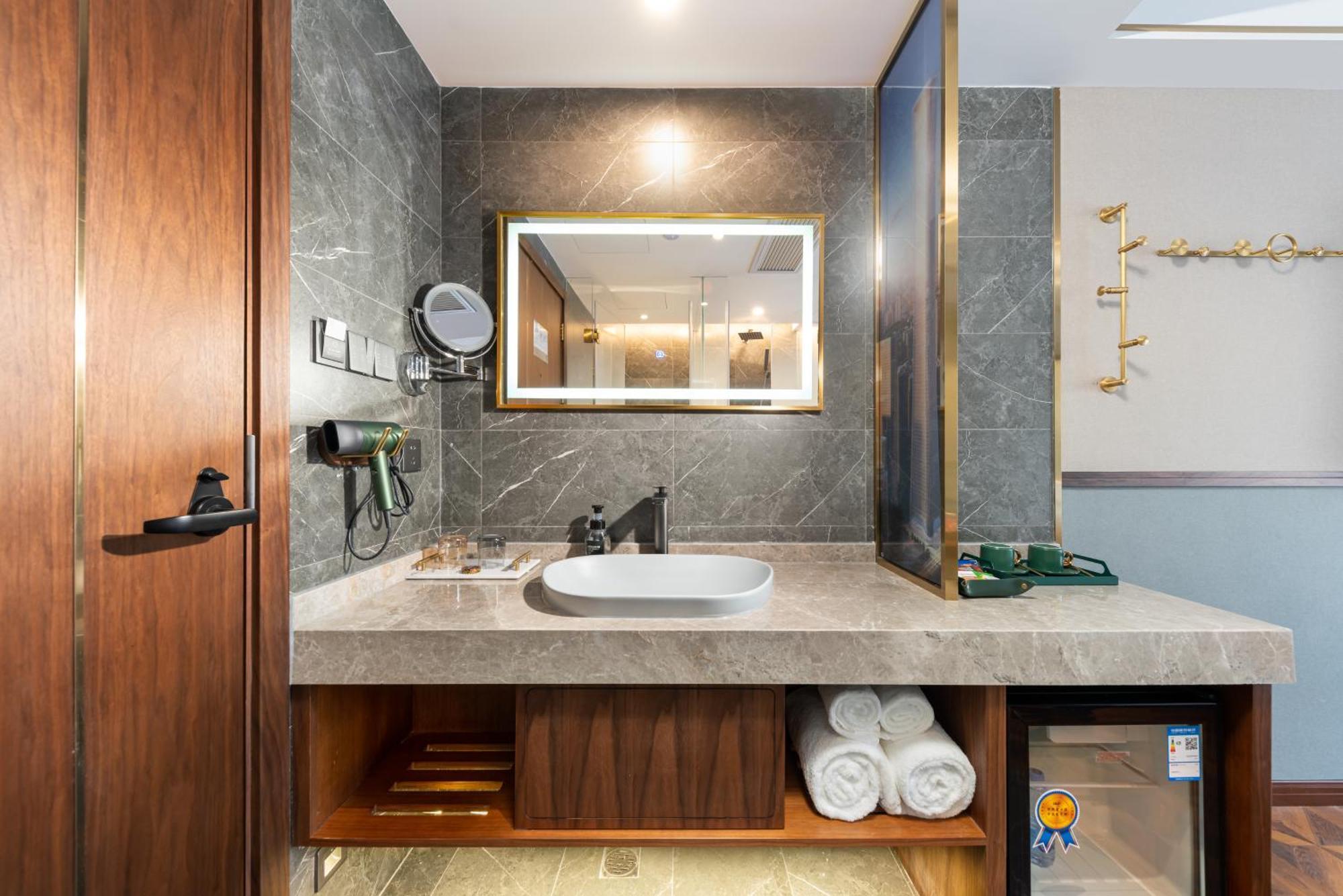 Nost Algia S Hotel Near Beijing Cbd - Cctv, China Zun, Skp And Sanlitun, Tian'Anmen Square, Forbidden City, Free Daily Necessities, Free Night Snack, Free Laundry, English Communication Well, Free Travel Advice , Free Gymnastic, Zewnętrze zdjęcie